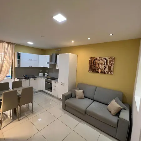 St. Elmo Apartment *